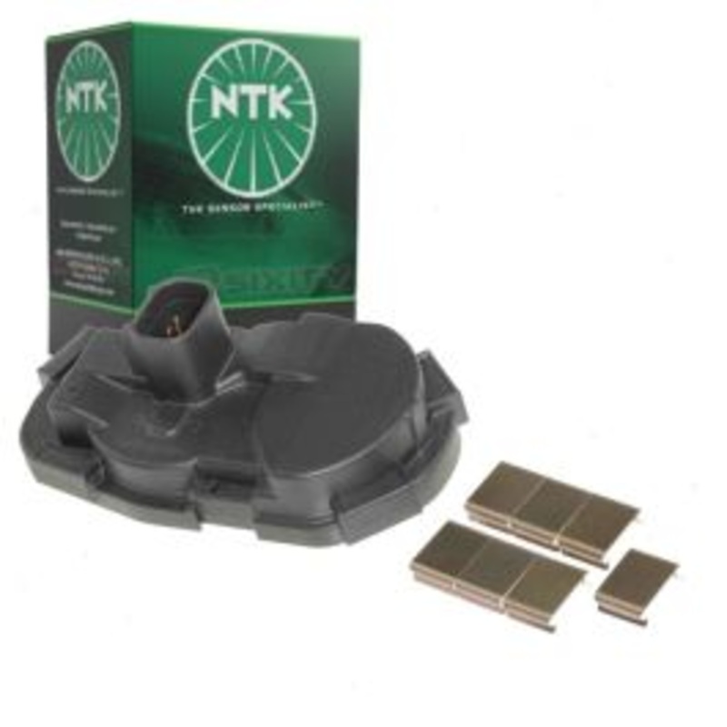 NTK Throttle Position Sensor for 2005 GMC Envoy XUV 5.3L V8